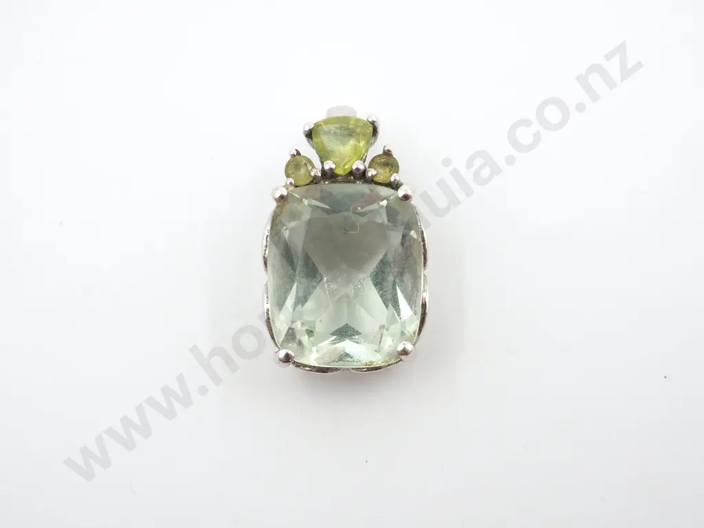 9ct White Gold & Fancy Cut Gem Pendant Image 1++