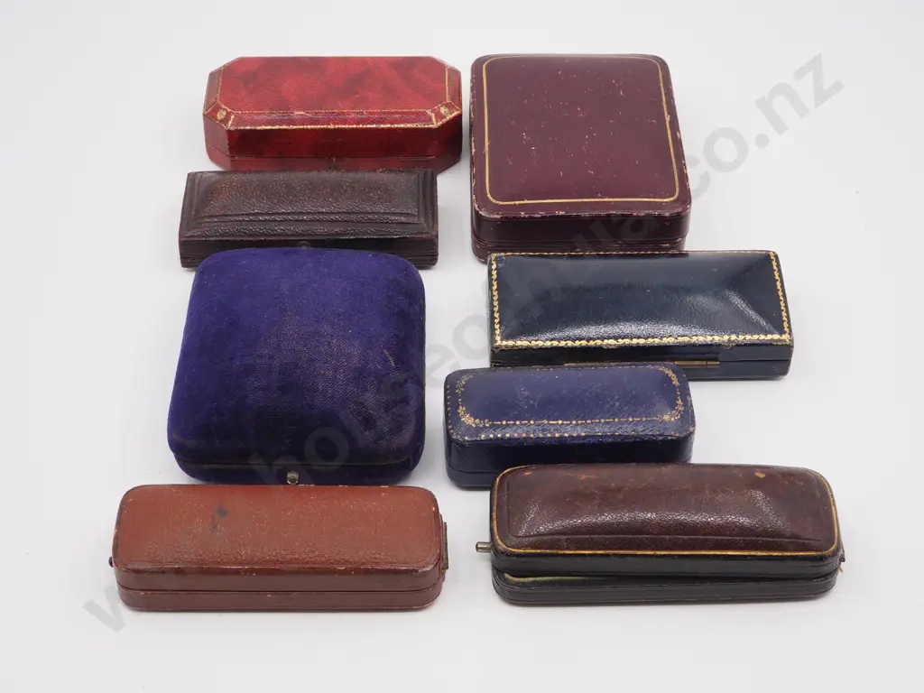 Bag Containing Antique & Vintage Jewellery Boxes. Image 1++