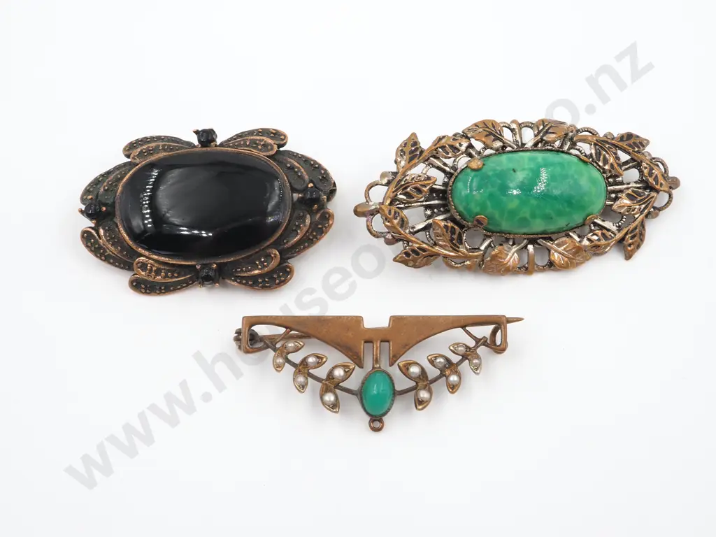 Three Vintage Brooches Image 1++