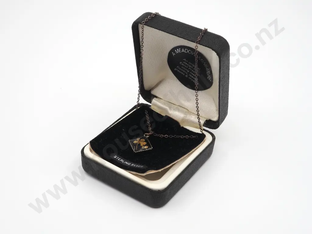 Sterling Silver Pendant & Chain in Box  Image 1++