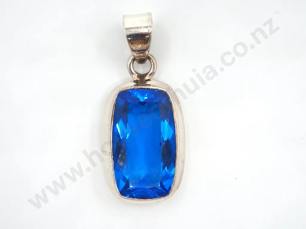 Blue Sapphire Coloured Pendant In Sterling Silver Mount Image 1++