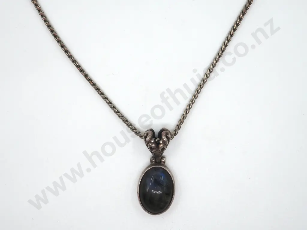 Vintage Sterling Silver Oval Agate Pendant On Chain Image 1++