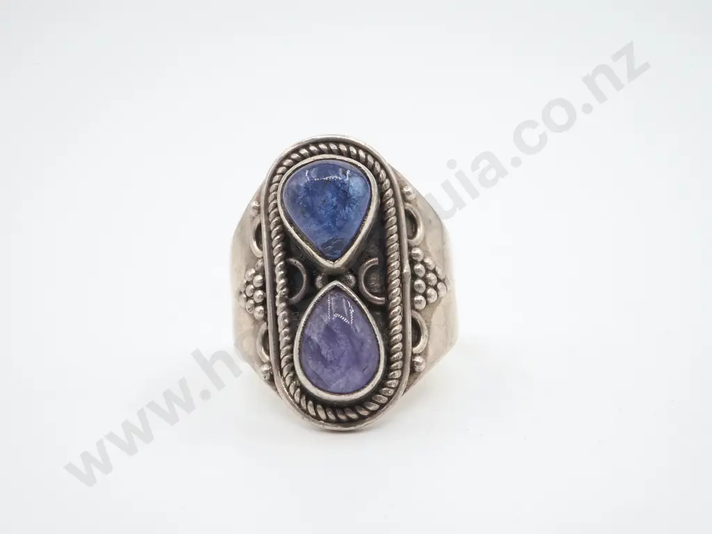 Taxco Sthle Sterling Silver & Cabouchon Amethyst Ring Image 1++
