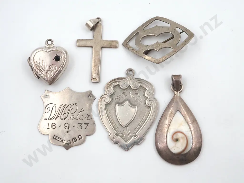 Bag Containing Five Pieces Of Sterling Silver Including A Fob, Small Heart Shaped Locker, Pendant, Cross & Brooch Image 1++