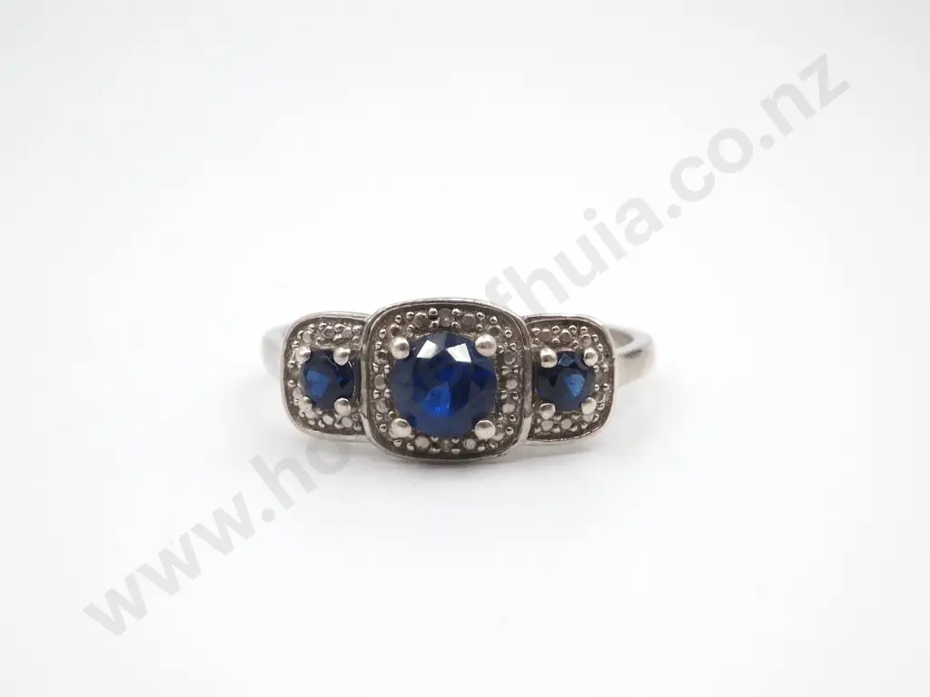 Vintage & Sterling Silver Three Blue Stone Ring Image 1++
