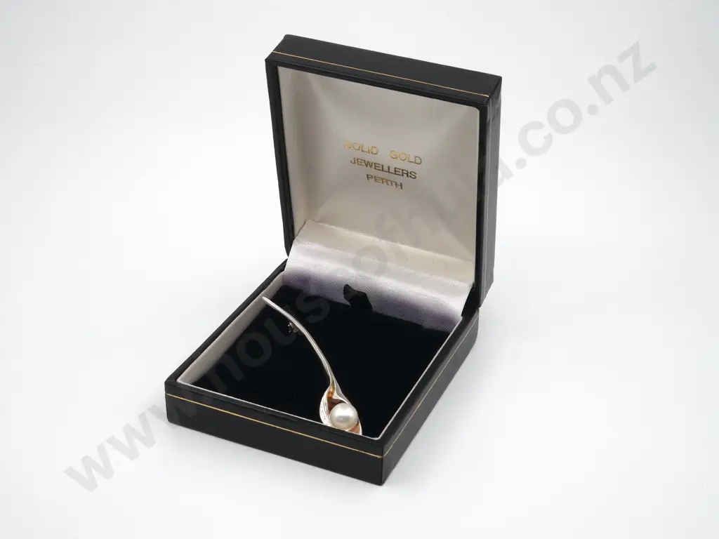 Sterling Silver & Pearl Brooch in the Form of a Lily Image 1++