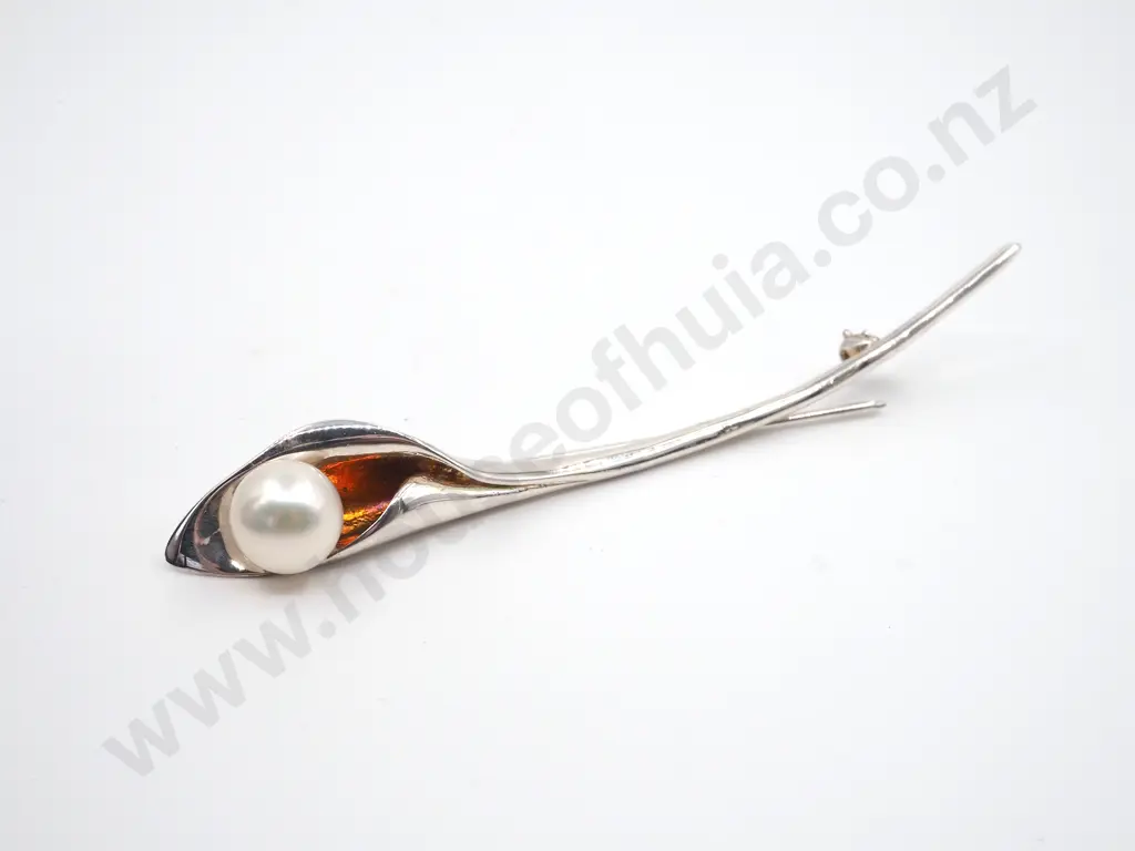 Sterling Silver & Pearl Brooch in the Form of a Lily Image 1++