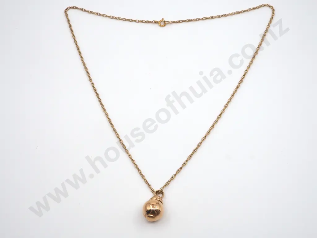 9ct Gold Round Pendant On 9ct Gold Chain Image 1++