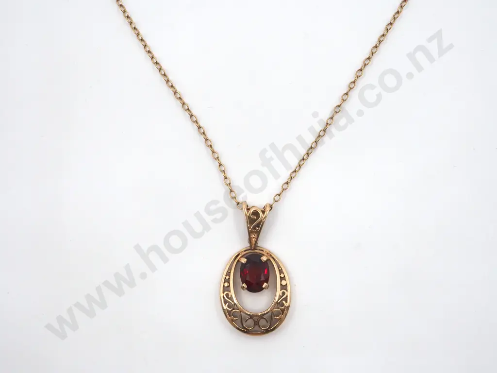 9ct Gold & Garnet Pendant with Chain Image 1++