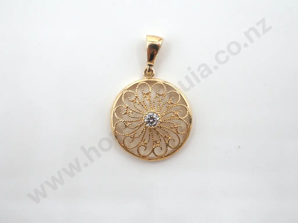9ct Yellow Gold & CZ Swirl Filigree Pendant Image 1++