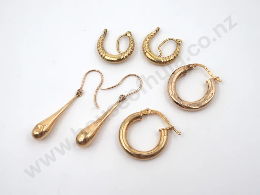 Three Pairs Of  9ct Gold Earrings Image 1++