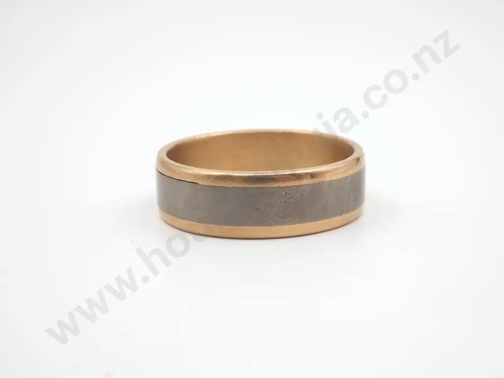Men's 9ct Gold & Titanium Wedding Ring Image 1++
