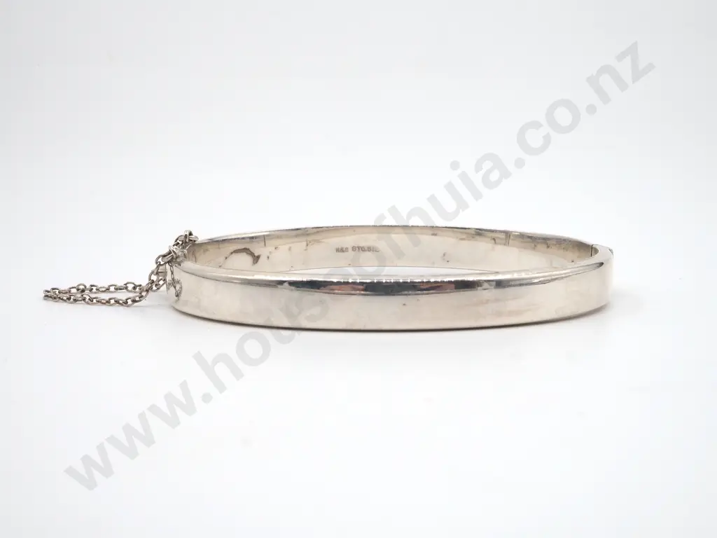 arrow Sterling Silver Plain Snap Bangle with Engraved Decoration to Front Image 1++