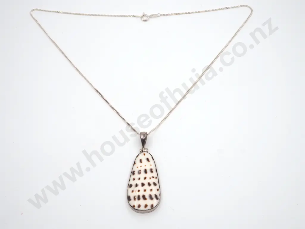 Shell Pendant Set In Sterling Silver & With A Sterling Silver Chain Image 1++