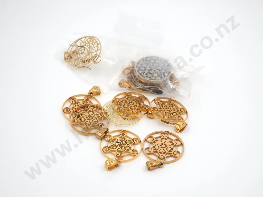 Pink Cabouchon Stone Pendant In A Rose Gold Coloured  Mount  Image 1++