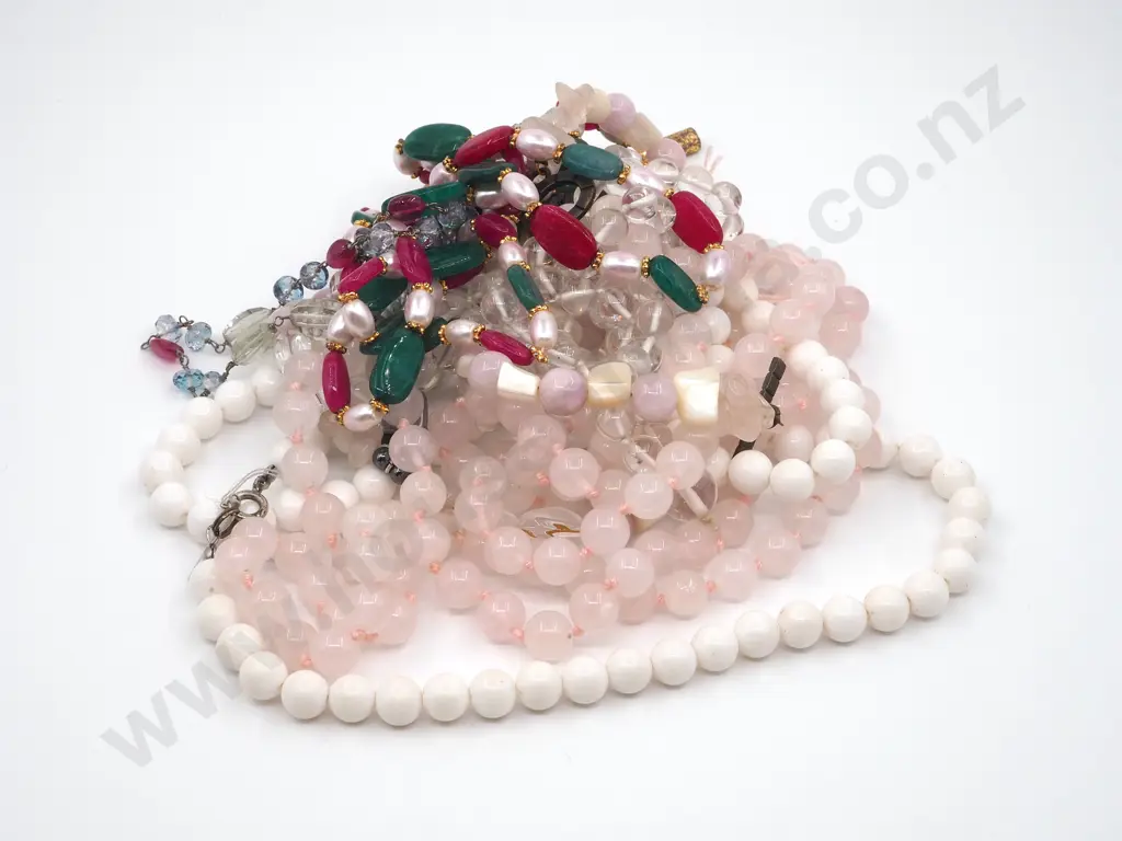 Bag Containing String Of  Bead Necklaces In Varying Lengths & Colours   Image 1++