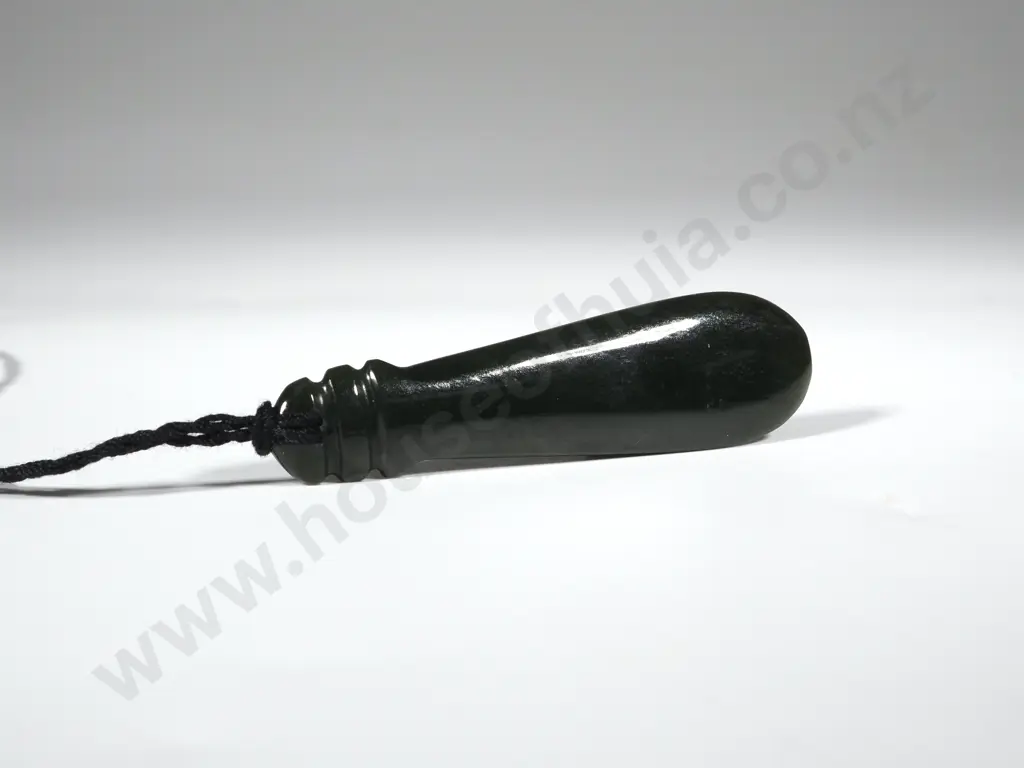 Greenstone Pendant In The Form Of A Patu Image 1++