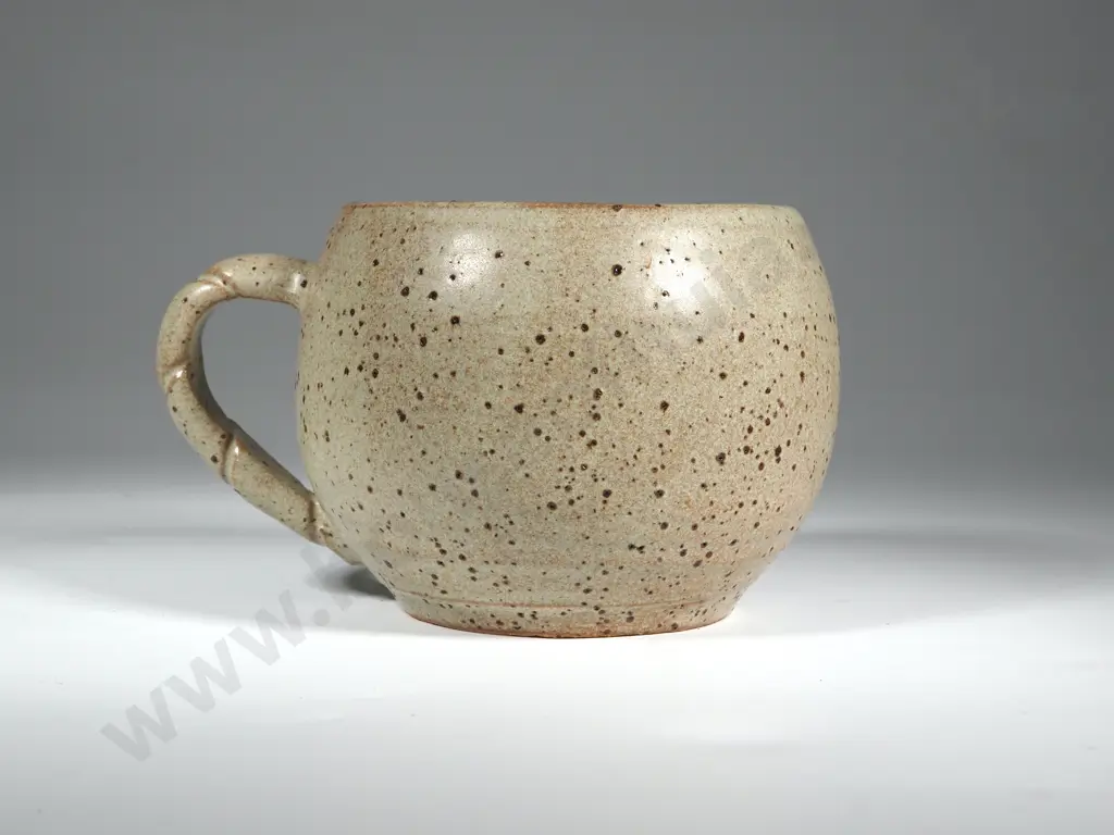 Pottery Mug w Beige Ground w Brown Speckled Overlay and Sgraffito on Handle Image 1++