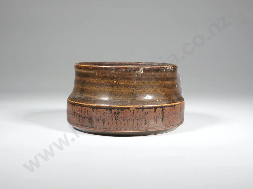 New Zealand Pottery Sugar Bowl. Marked WP for Waimea Pottery Image 1++