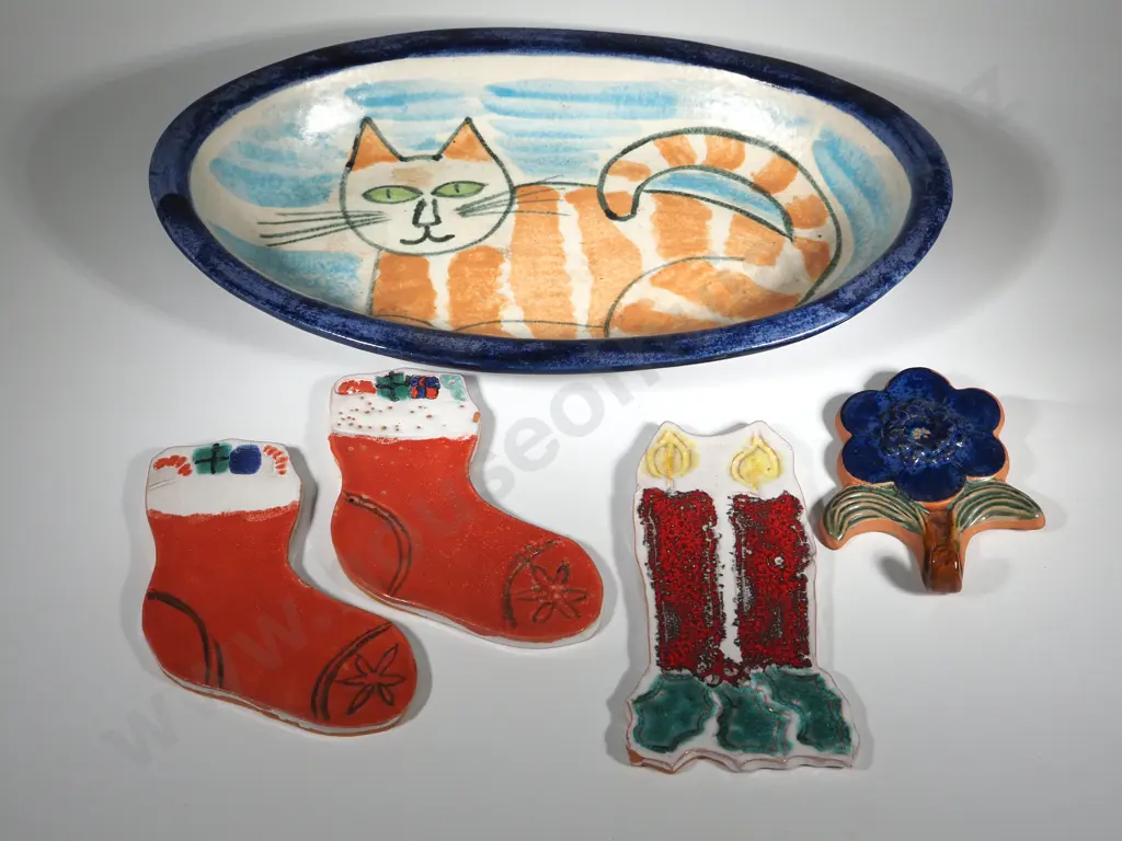 Large Oval Pottery Dish By Betty & Diane Woods, Golden Bay & Christmas Decorations (3) By Morris & James, Matakana Image 1++