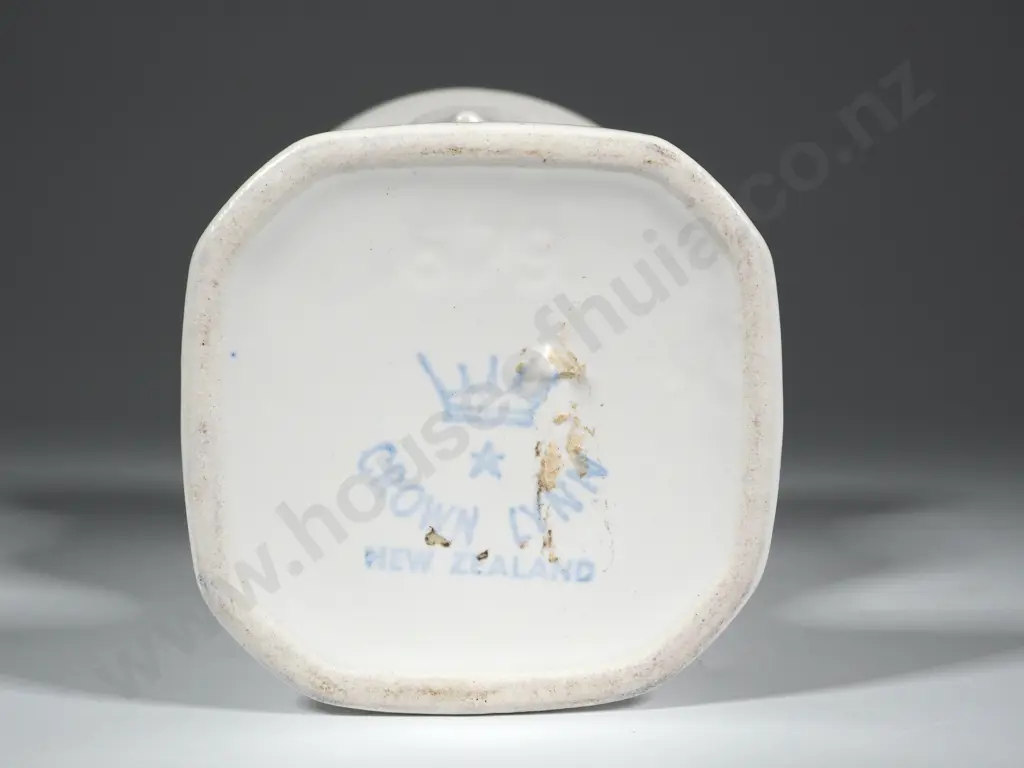 Cream 679 Crown Lyn Small Urn Image 1++