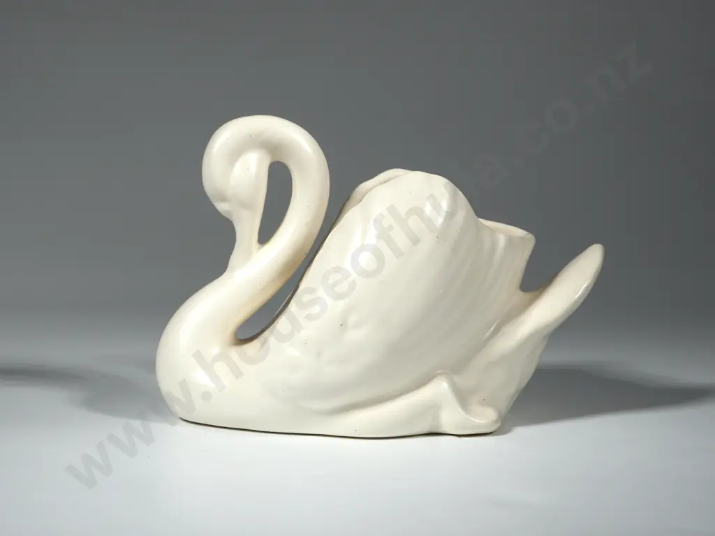 Small Crown Lynn Swan. Printed Mark & Embossed Shape Number 154 Image 1++
