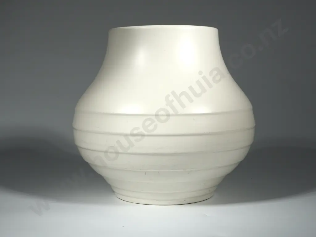 Ernest Shufflebotham for Crown Lynn Medium  Hand Potted Vase Image 1++