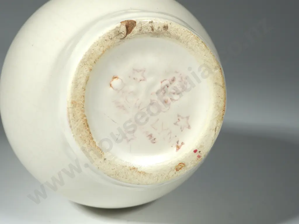 Small Crown Lynn Vase. Printed Tiki Mark & Embossed Shaped No. 522 Image 1++
