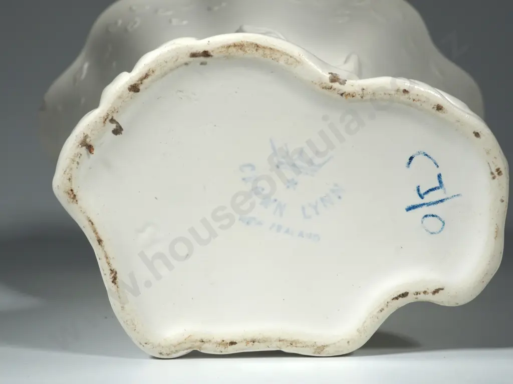 White #643 Crown Lyn Slip Cast Vase Image 1++