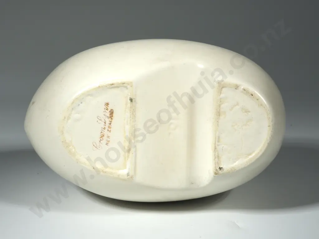 Cream 515 Crown Lyn Slip Cast Clog Vase/Planter Image 1++
