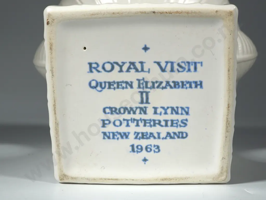 Rare Crown Lynn Urn. Produced As Part Of Commemorative Series For The Queen's Visit To NZ In 1963 Image 1++