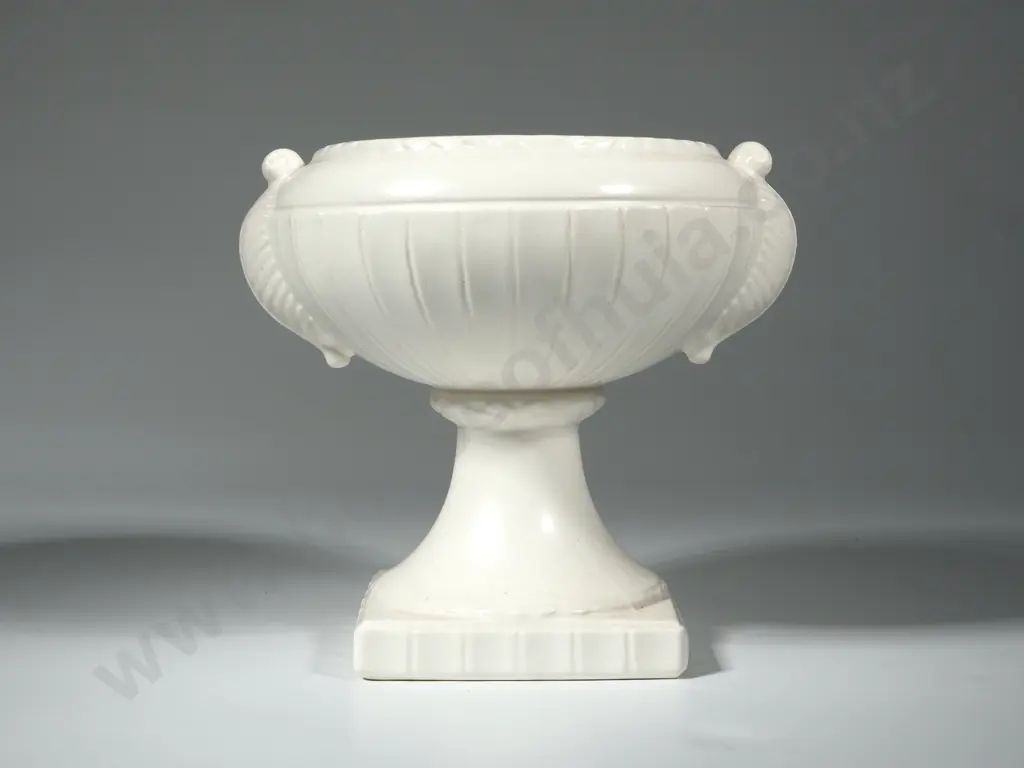 Rare Crown Lynn Urn. Produced As Part Of Commemorative Series For The Queen's Visit To NZ In 1963 Image 1++