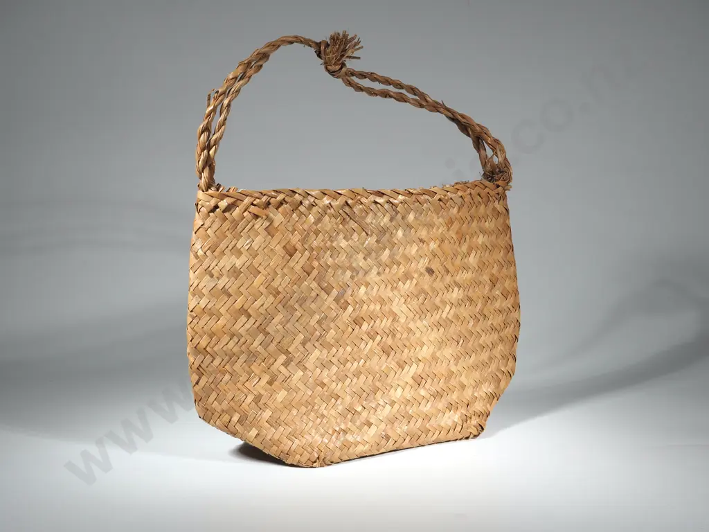Vintage Small Woven Kete  Image 1++