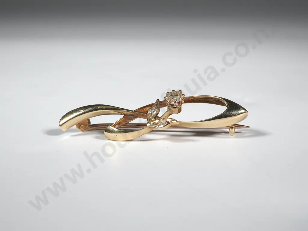 A 15ct Gold & Diamond Brooch By Benjamin Petersen, Christchurch. Marked BP & Co. In Original Box Marked Petersens  Ltd Image 1++