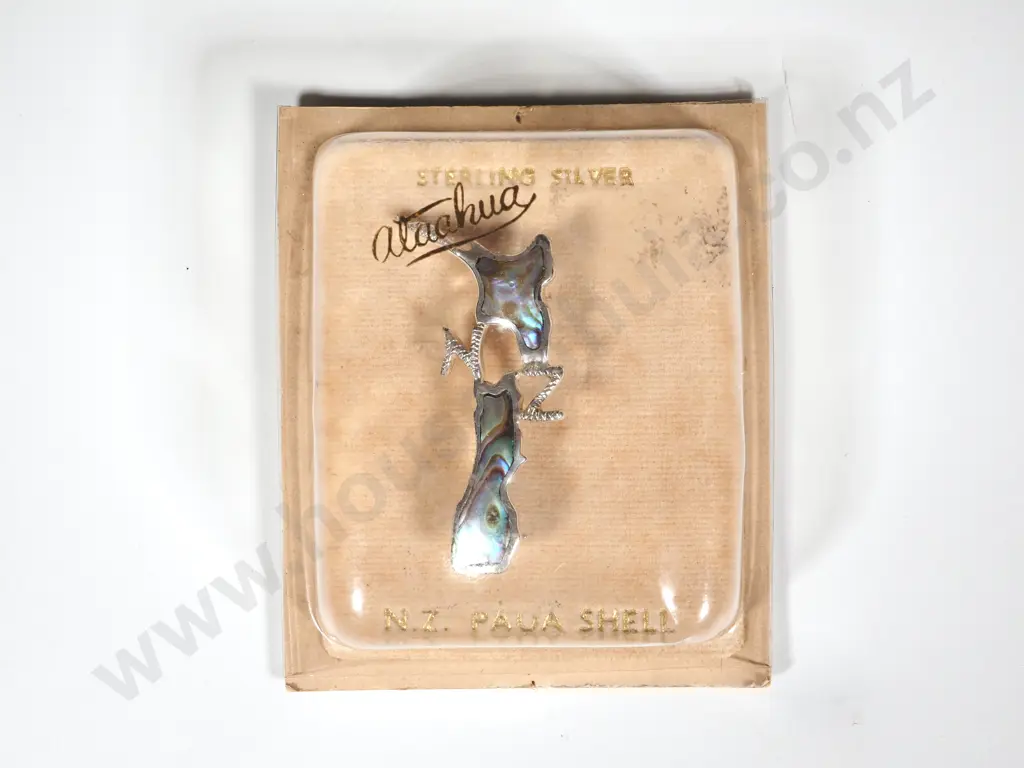 Sterling Silver & Paua Shell Brooch In The Form Of A NZ Map  Image 1++