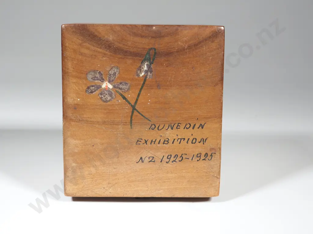 New Zealand Miniature Maori Dictionary / NZ Wooden Box / NZ Coins in Presentation Wooden Display Image 1++