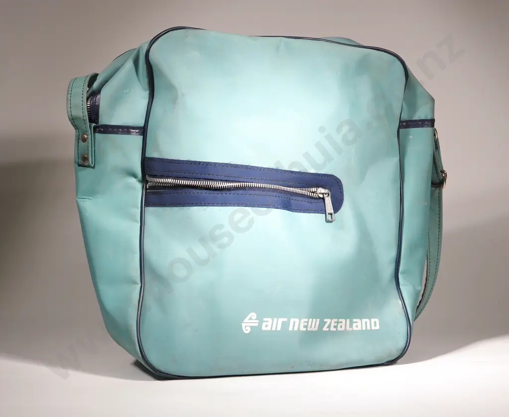 Vintage Air New Zealand Carry Bag Image 1++