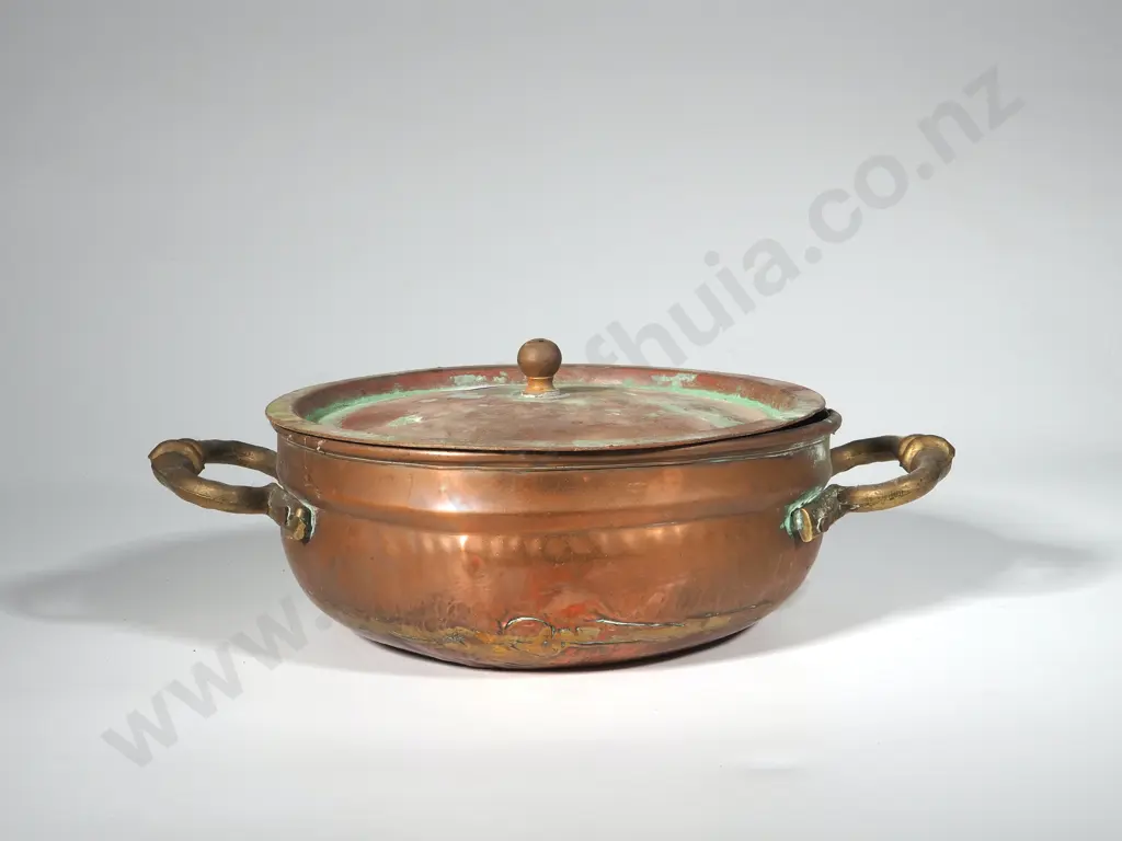 Lidded Copper Two Handled Pot Image 1++