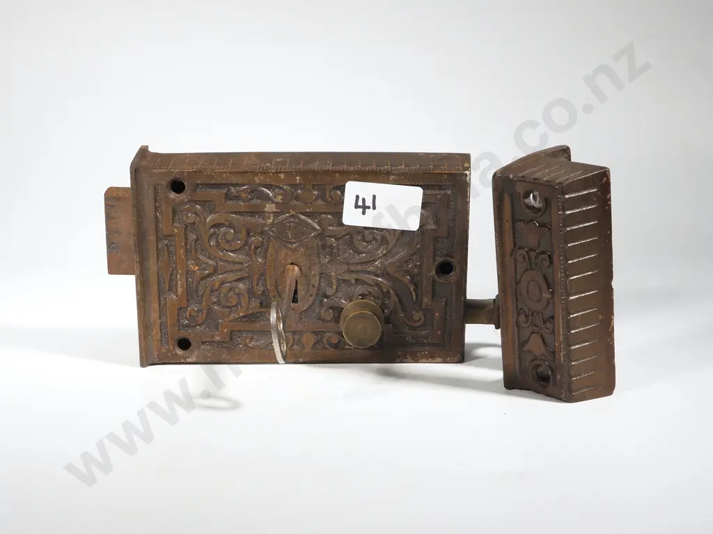 CRE Ornate Brass Lock w Key Image 1++