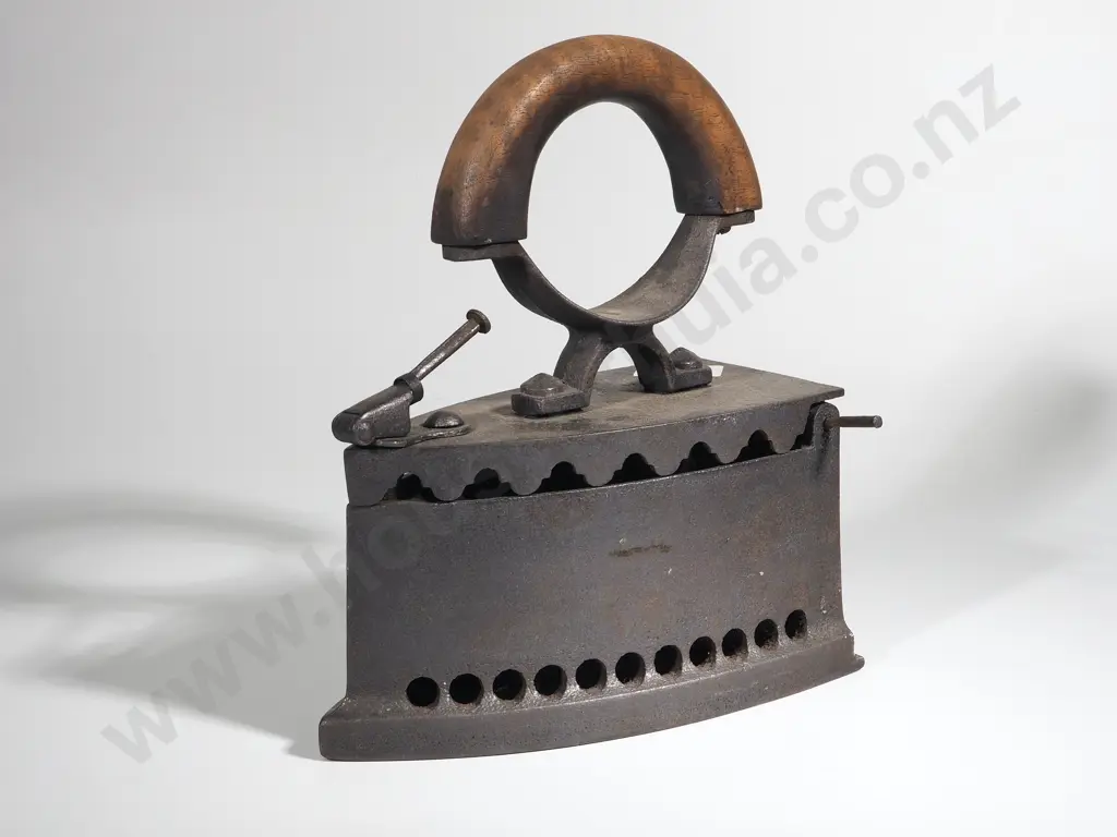 Antique Cast Iron Coal Iron Image 1++