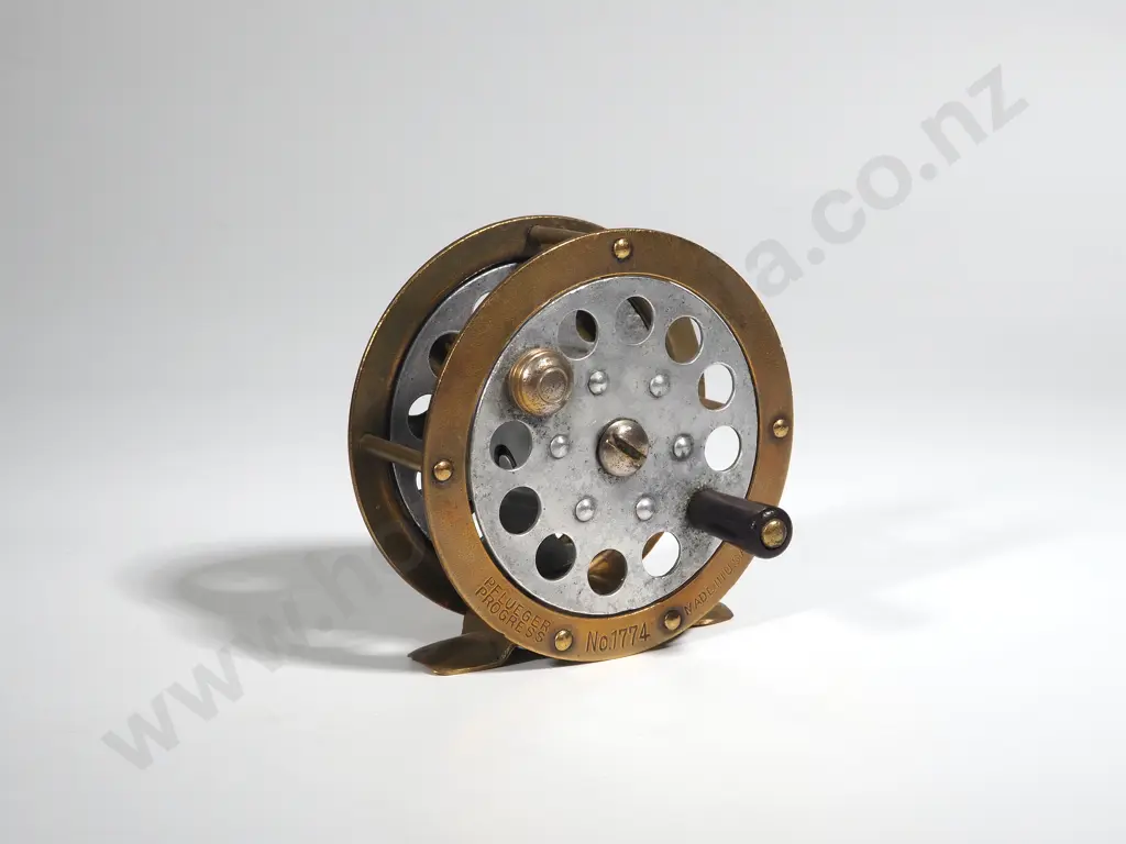 Vintage U.S.A. Fly Fishing Reel -PFLUE GER Progress no. 1774 Image 1++