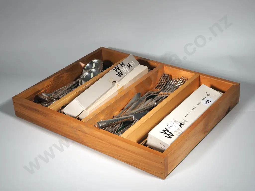 Walker & Hall Six Place Flatware Set With Extras Image 1++