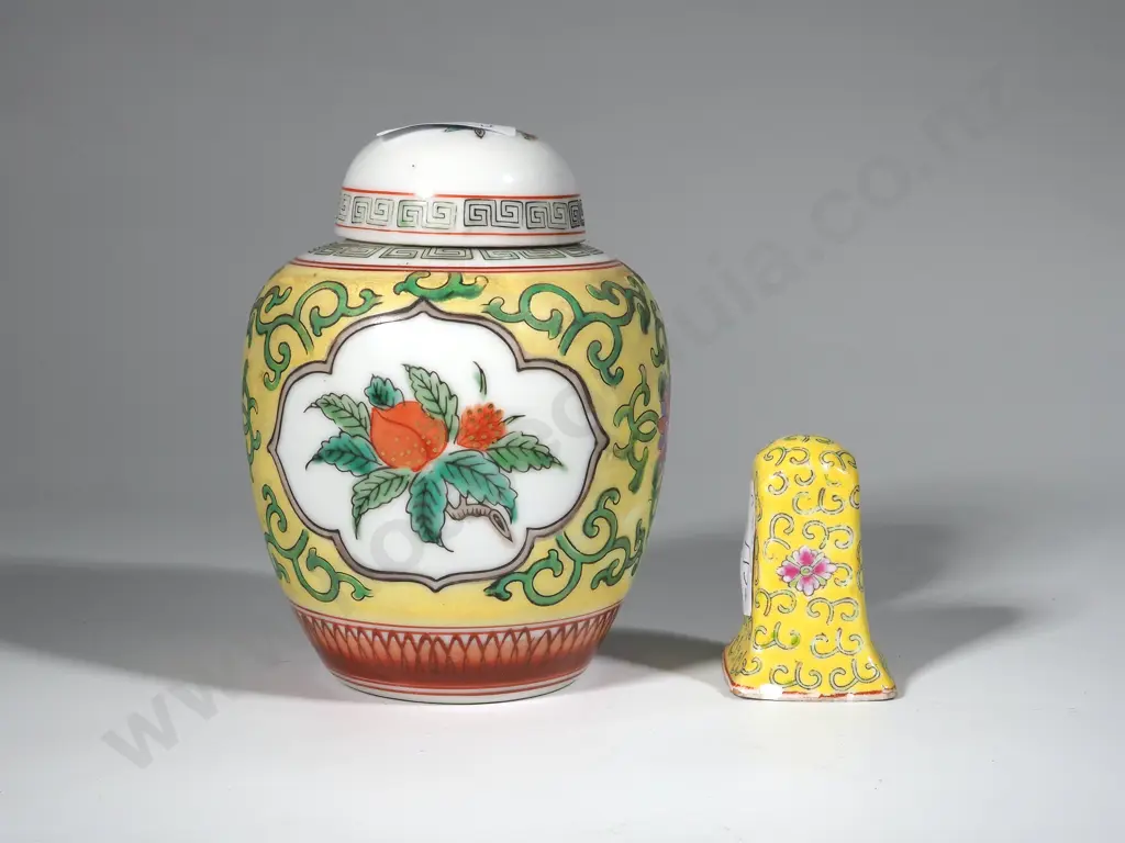 Vintage Mun Shou Famille Vert Large & Small Ginger Jar & a Yellow Ground Salt (a/f) Image 1++