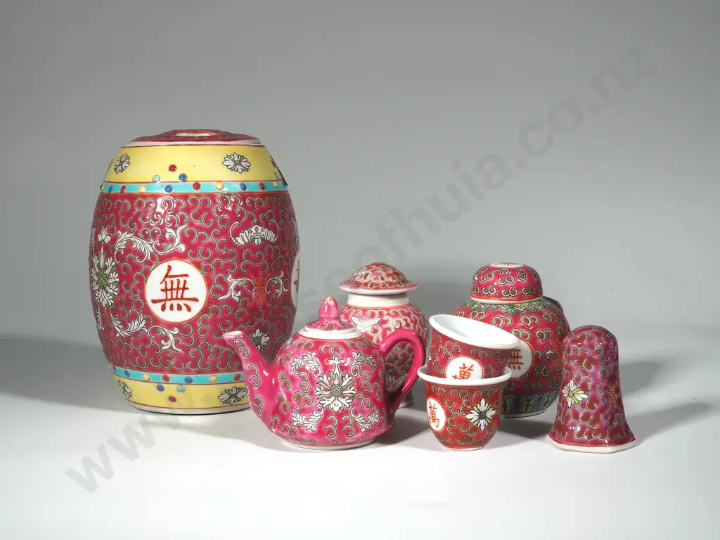 Vintage Mun Shou Famille Rose Barrel with Lid (a/f), Small Ginger Jar, Teapot & Tea Cups Image 1++