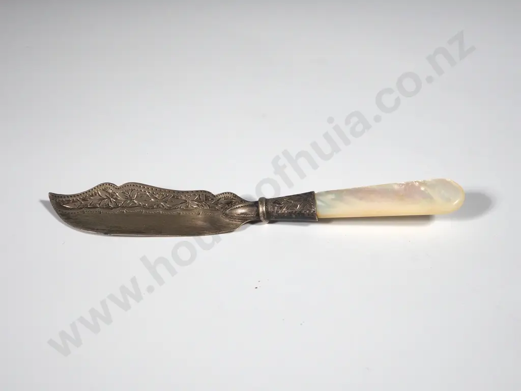 Sterling Silver & Mother of Pearl Butter Knife Image 1++