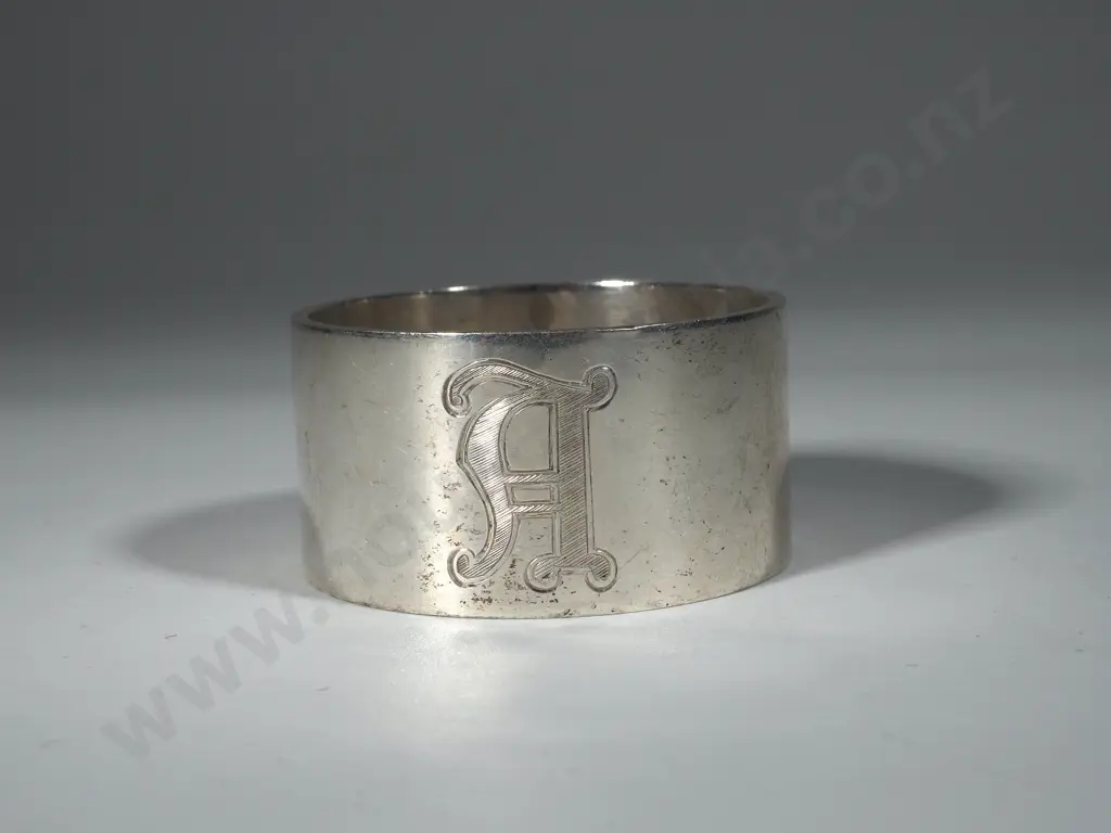 Heavy Sterling Silver Plain Napkin/Serviette Ring. Initialled Image 1++