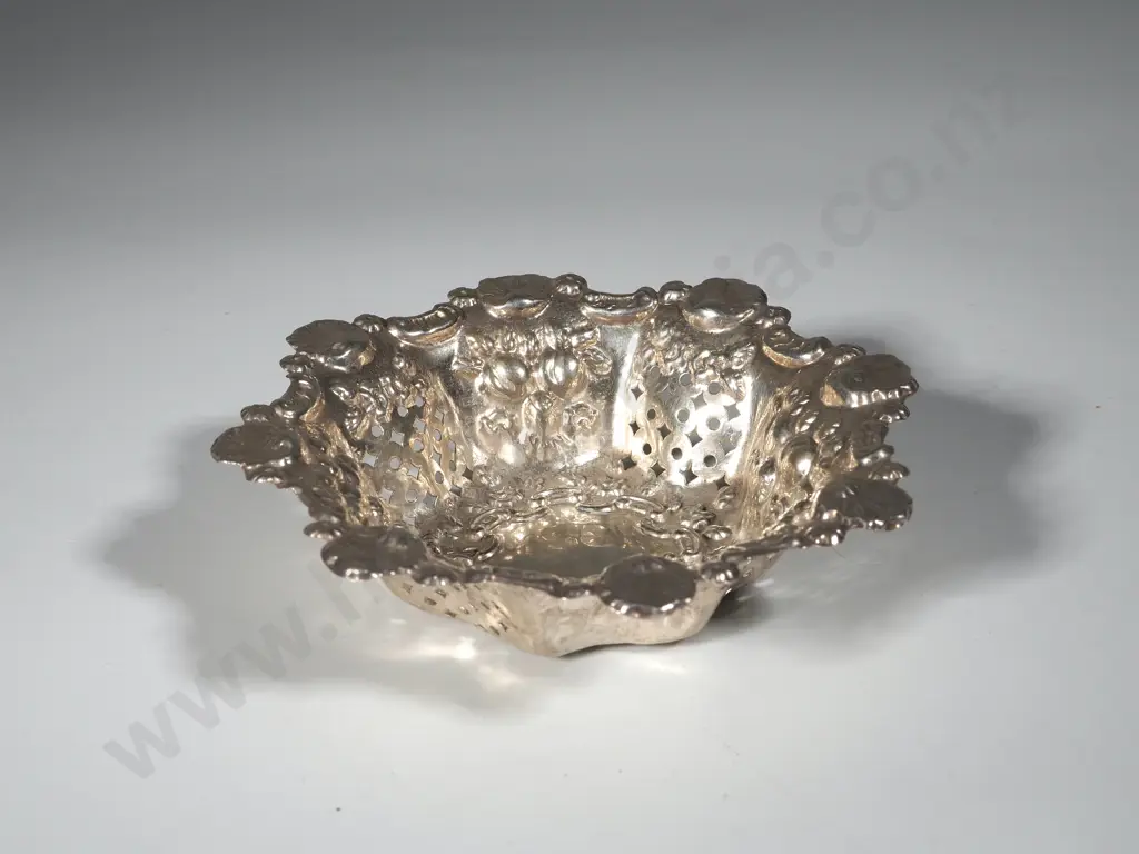 Sterling Silver Bon Bon Dish  with Shell & Scroll Edge. Birm 1913 Image 1++
