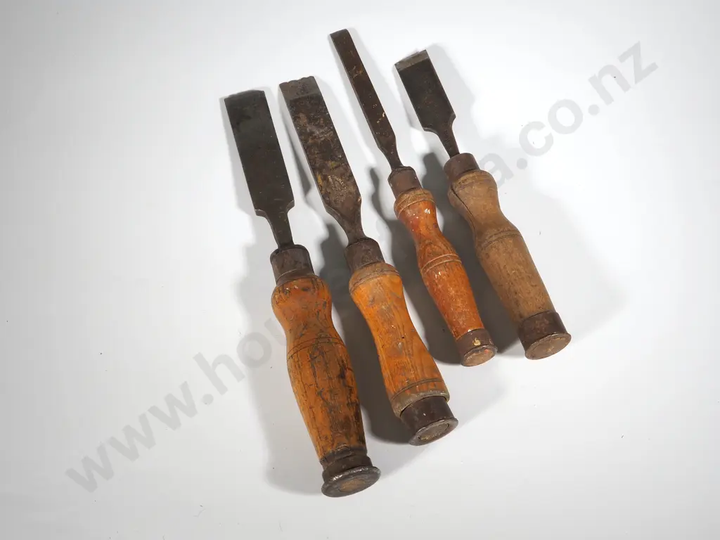 Four Antique British Wood Handled Chisels of Various Sizes & Makers Image 1++