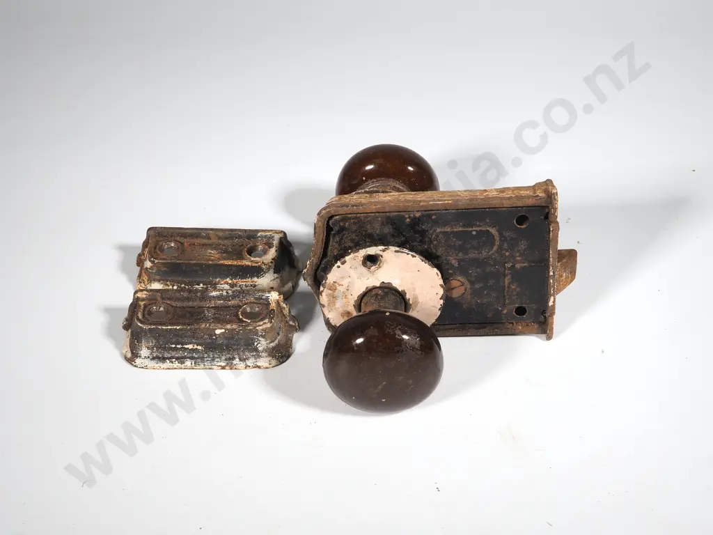 Vintage Door Lock w Brown China Handles Image 1++