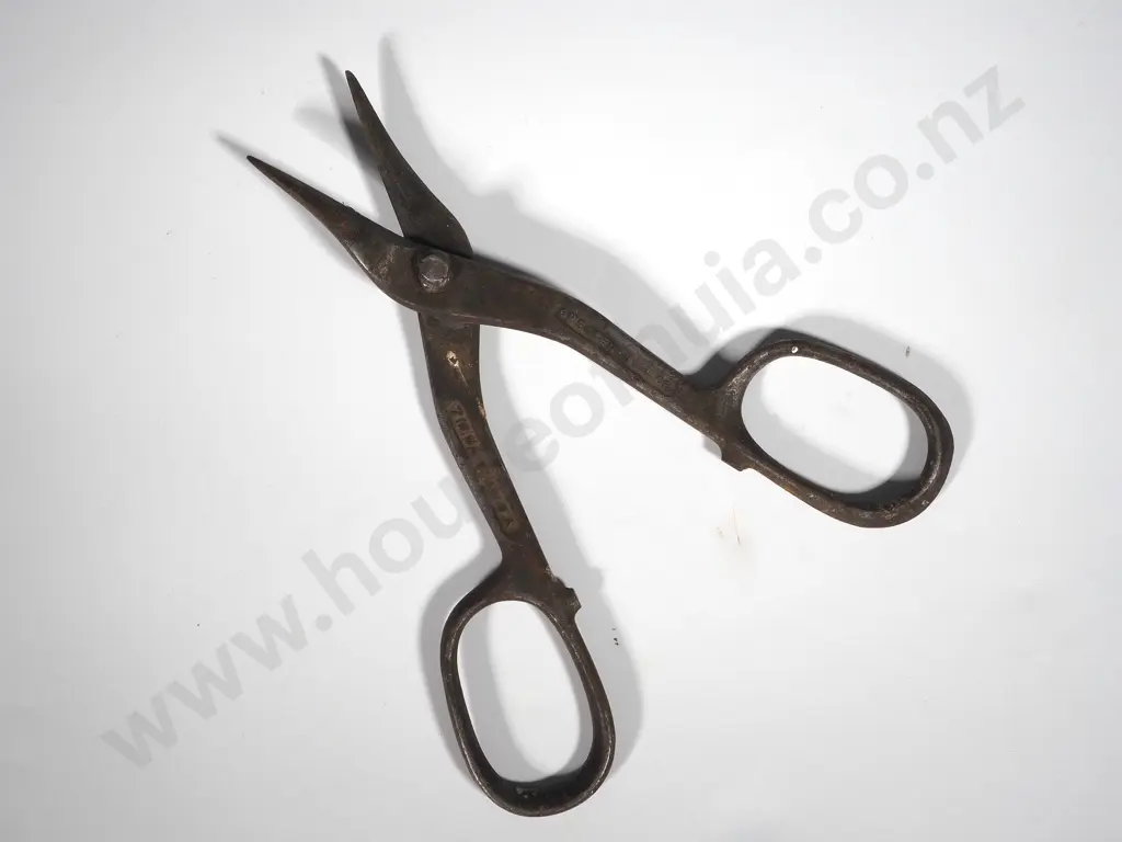 Pair of Crescent Snippers Image 1++